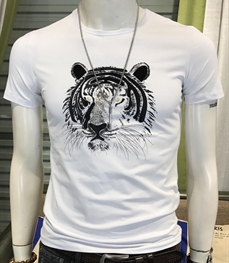 市场上装-T恤-时尚男装t恤