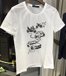 市场上装-T恤-时尚男装t恤