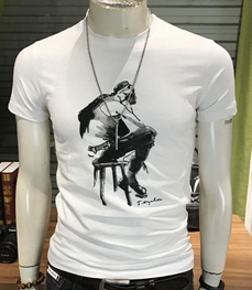 市场上装-T恤-时尚男装t恤