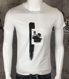 市场上装-T恤-时尚男装t恤