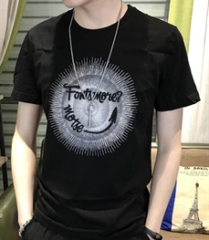 市场上装-T恤-时尚男装t恤