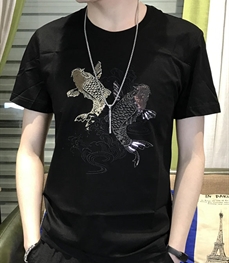 市场上装-T恤-时尚男装t恤