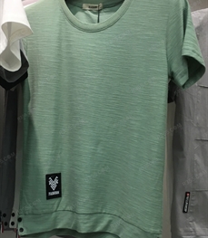 市场上装-T恤-（实拍）时尚男装t恤