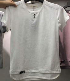 市场上装-T恤-（实拍）时尚男装t恤