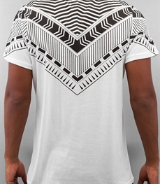 市场上装-T恤-时尚男装t恤