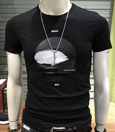市场上装-T恤-时尚男装t恤