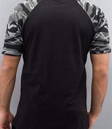 市场上装-T恤-时尚男装t恤