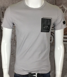 市场上装-T恤-时尚男装t恤