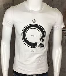 市场上装-T恤-时尚男装t恤