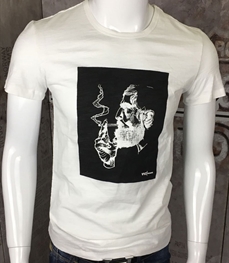 市场上装-T恤-时尚男装t恤