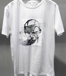 市场上装-T恤-时尚男装t恤