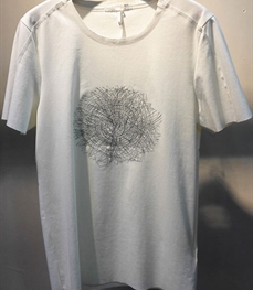 市场上装-T恤-时尚男装t恤