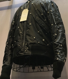 市场上装-夹克-（实拍）时尚男装夹克