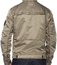 市场上装-夹克-时尚男装夹克