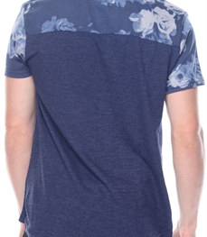 市场上装-T恤-时尚男装t恤