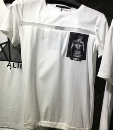 市场上装-T恤-（实拍）时尚男装t恤