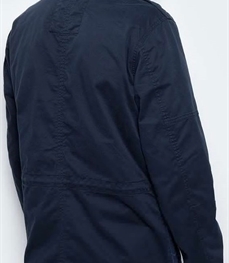 市场上装-大衣-时尚商务大衣