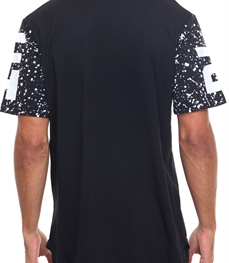 市场上装-T恤-时尚男装t恤