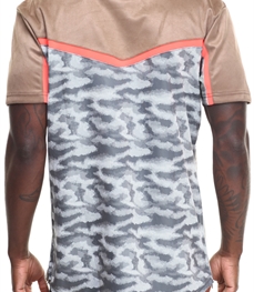 市场上装-T恤-时尚男装t恤