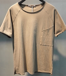 市场上装-T恤-时尚男装t恤