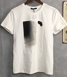 市场上装-T恤-时尚男装t恤