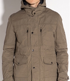 市场上装-大衣-时尚商务大衣