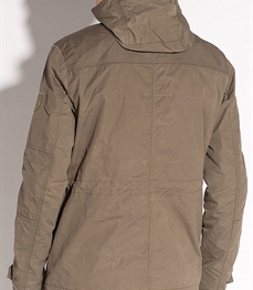 市场上装-大衣-时尚商务大衣