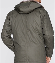 市场上装-大衣-时尚商务大衣