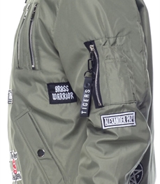 市场上装-夹克-时尚男装夹克