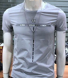 市场上装-T恤-时尚男装t恤