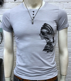 市场上装-T恤-时尚男装t恤