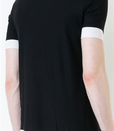 市场上装-T恤-休闲男装t恤