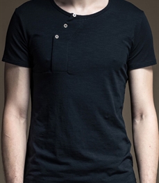 市场上装-T恤-时尚男装t恤