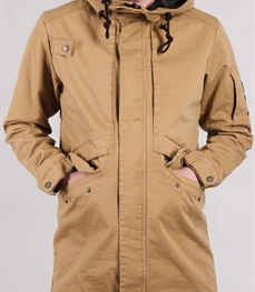 市场上装-大衣-时尚商务大衣