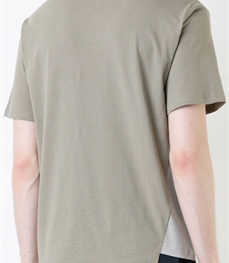 市场上装-T恤-休闲男装t恤