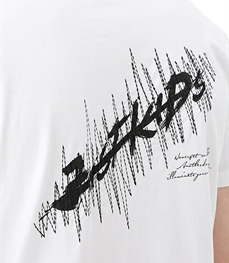 市场上装-T恤-时尚男装t恤