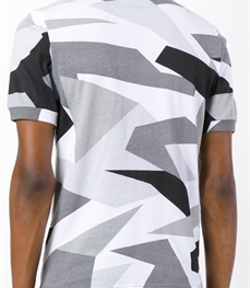 市场上装-T恤-休闲男装t恤