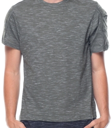 市场上装-T恤-时尚男装t恤