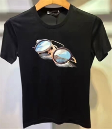 市场上装-T恤-时尚男装t恤