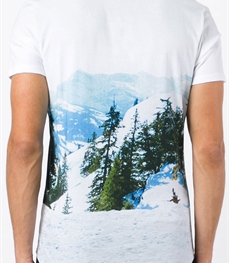 市场上装-T恤-休闲男装t恤