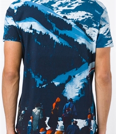 市场上装-T恤-休闲男装t恤