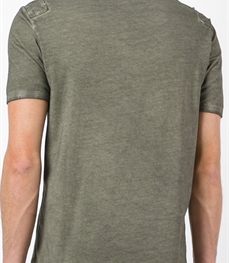 市场上装-T恤-休闲男装t恤