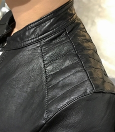 市场上装-皮衣-时尚男装皮衣