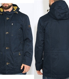 市场上装-大衣-时尚商务大衣