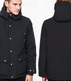 市场上装-大衣-时尚商务大衣