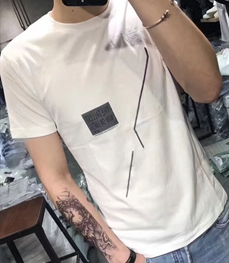 市场上装-T恤-时尚男装t恤