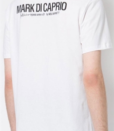 市场上装-T恤-休闲男装t恤