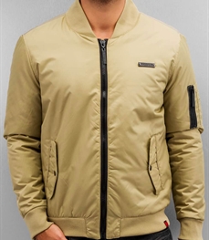 市场上装-夹克-时尚男装夹克