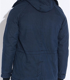 市场上装-大衣-时尚商务大衣