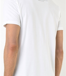 市场上装-T恤-休闲男装t恤